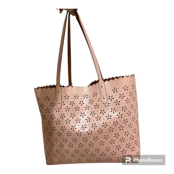 Coach shoulder bag, used with worn straps but still in good condition - Picture 2 of 5